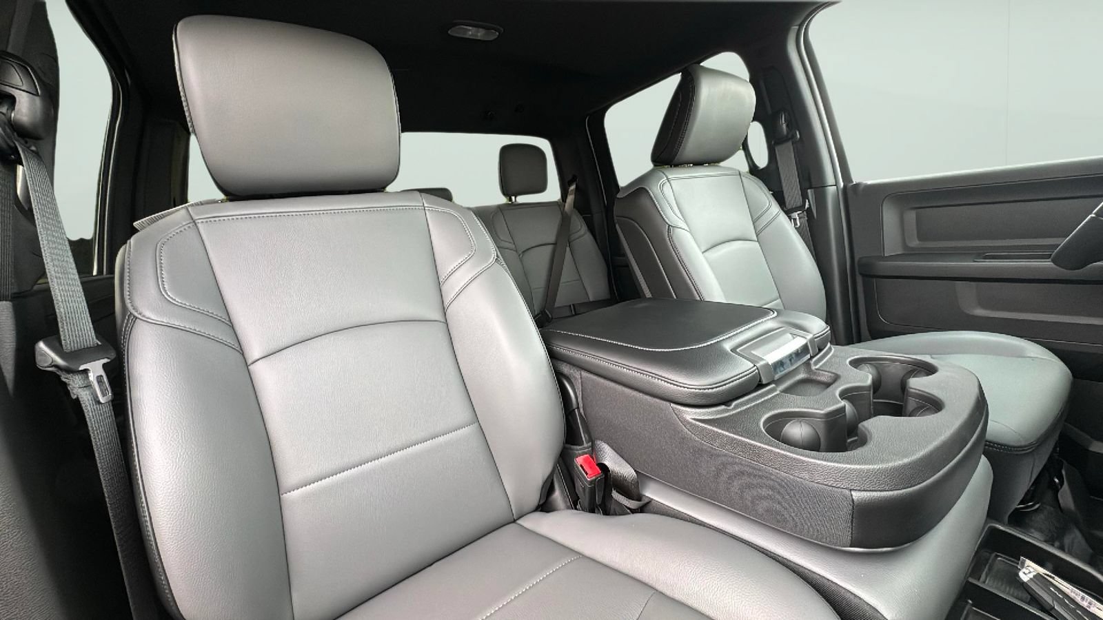 New 2026 RAM 2500 Tradesman w/ Chrome Appearance Group AWD/4WD image 22