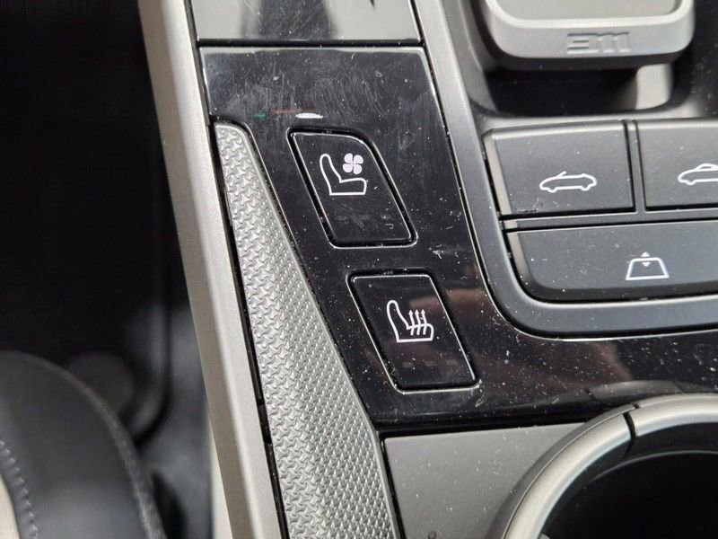 Certified 2025 Porsche 911 Carrera image 23