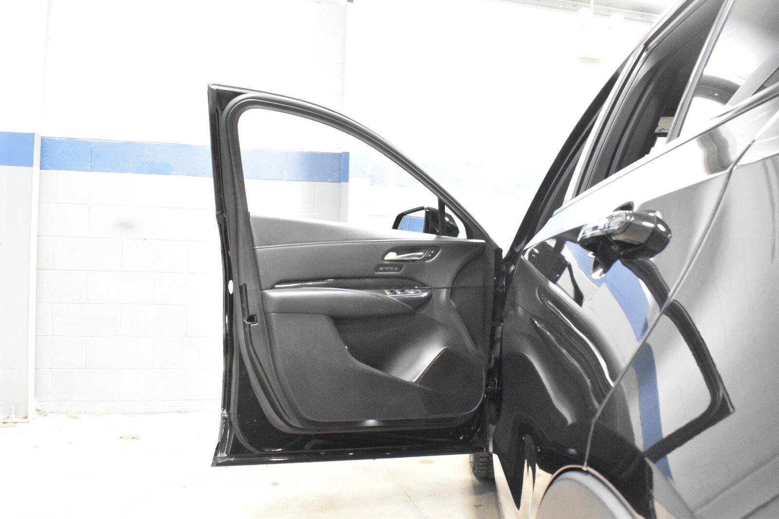 Used 2021 Cadillac XT4 Sport w/ Driver Awareness Package AWD/4WD image 8