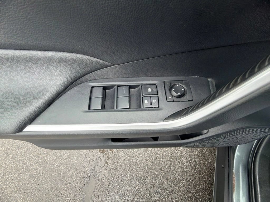 Used 2021 Toyota RAV4 XLE w/ XLE Grade Weather Package AWD/4WD image 18