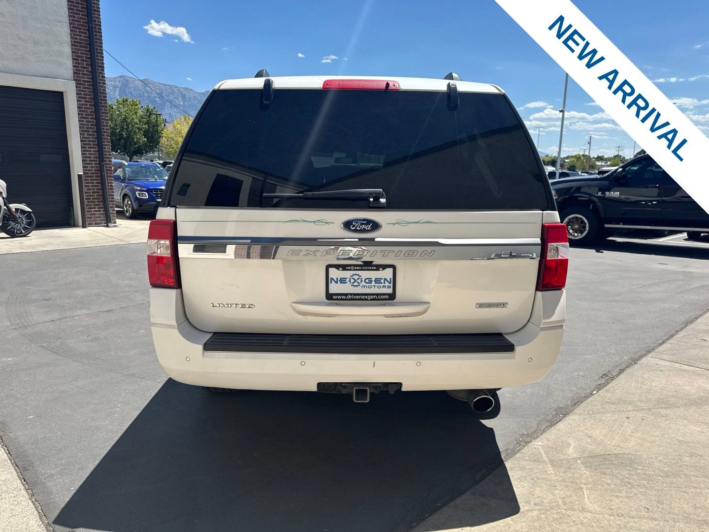 Used 2017 Ford Expedition EL Limited w/ Equipment Group 301A AWD/4WD image 6