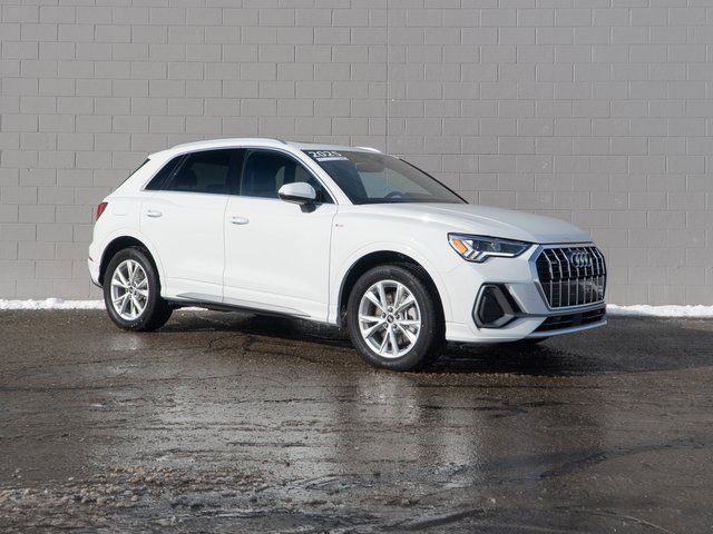 Certified 2025 Audi Q3 2.0T Premium w/ Convenience Package image 9