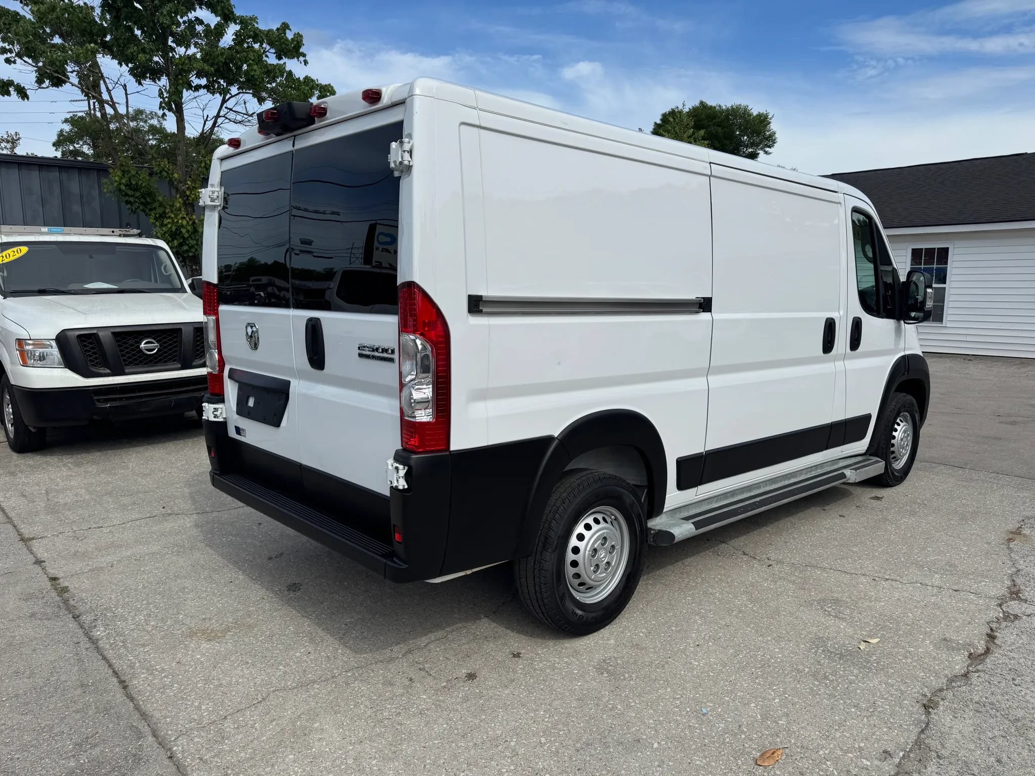 Used 2025 RAM ProMaster 2500 w/ U-Haul Equipment Group FWD image 13