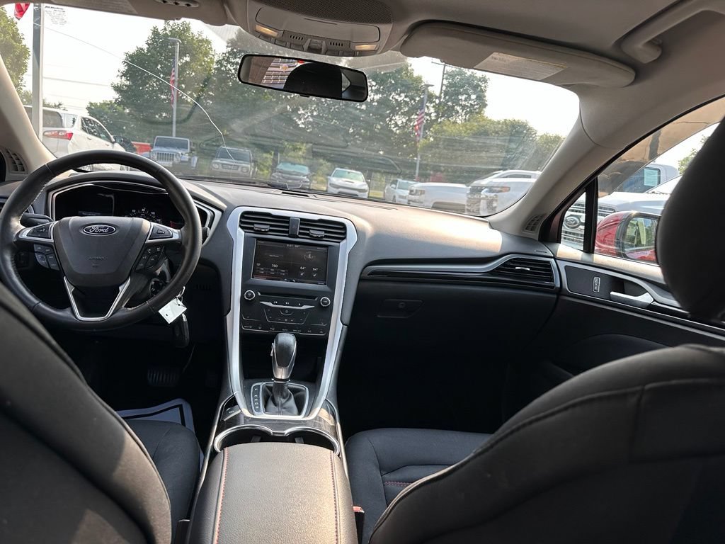 Used 2014 Ford Fusion SE w/ Equipment Group 201A FWD image 23