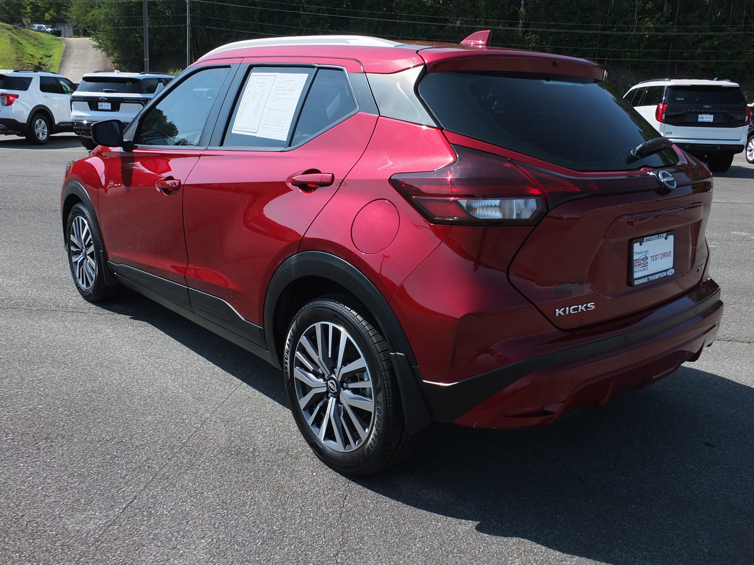 Used 2023 Nissan Kicks SV FWD image 5