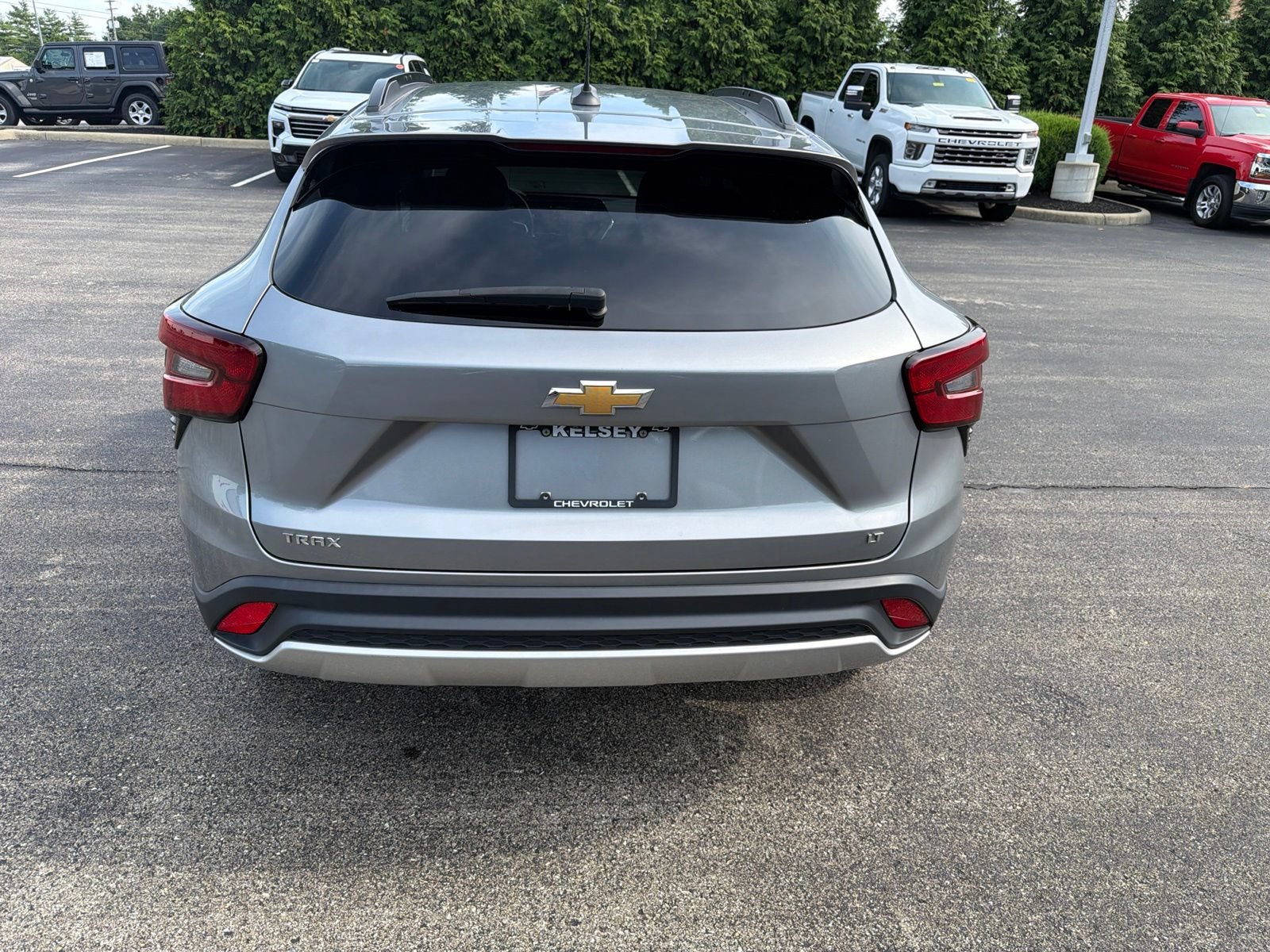 Used 2024 Chevrolet Trax LT w/ Driver Confidence Package FWD image 4