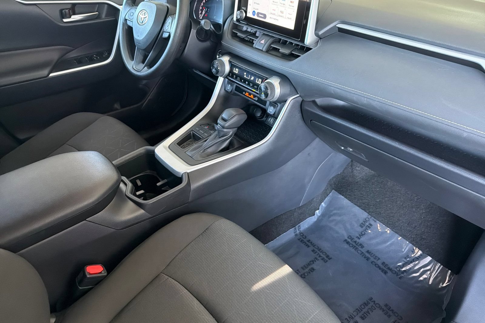 Used 2025 Toyota RAV4 XLE FWD image 19