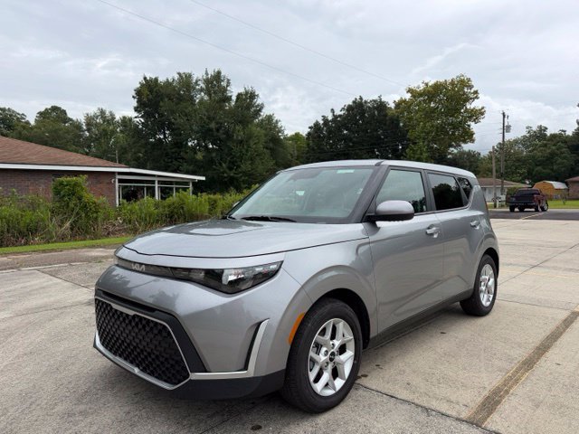 Used 2025 Kia Soul LX w/ LX Technology Package FWD image 1