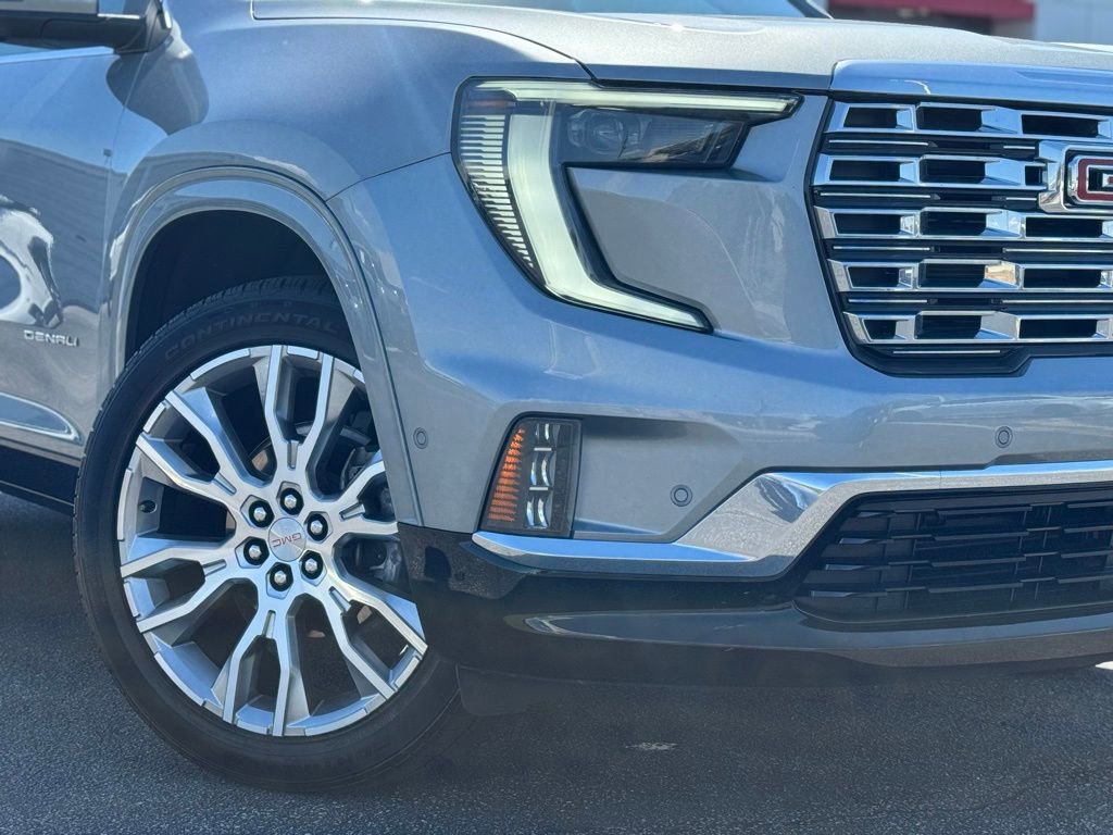 Used 2024 GMC Acadia Denali w/ Super Cruise Package FWD image 3