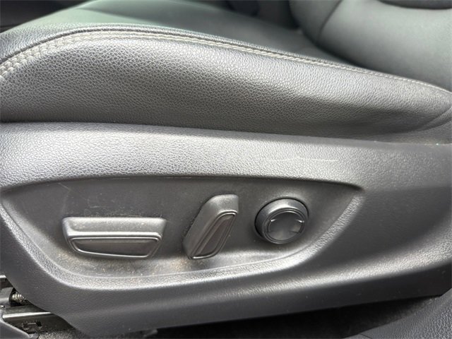 Used 2022 Toyota Corolla Cross XLE image 11