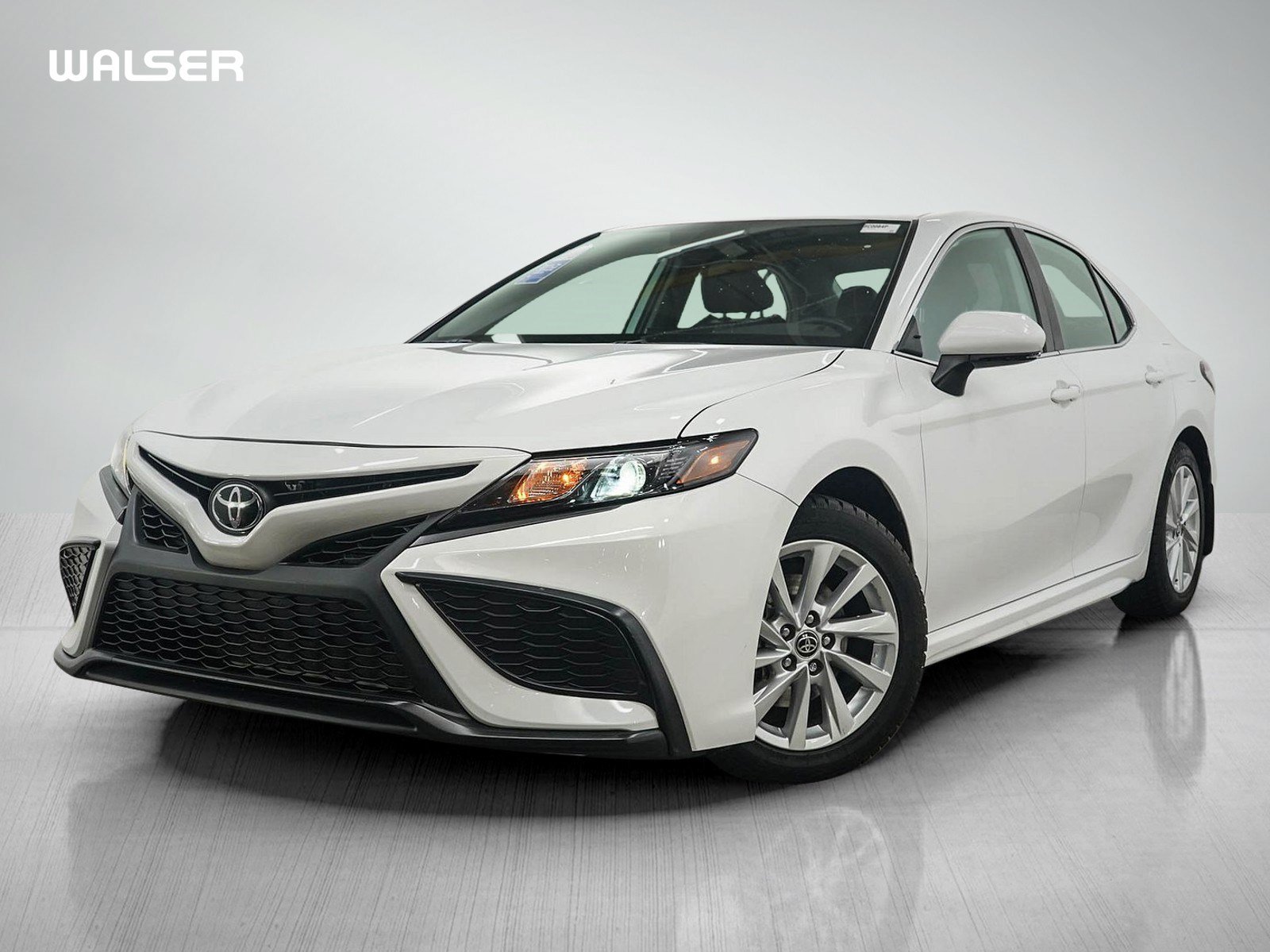 Used 2023 Toyota Camry SE FWD image 1