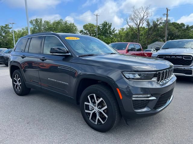 Used 2024 Jeep Grand Cherokee Limited AWD/4WD image 9