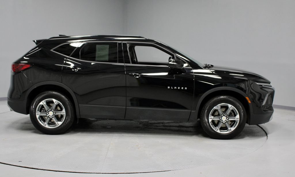 Used 2023 Chevrolet Blazer LT w/ Sound & Technology Package FWD image 11