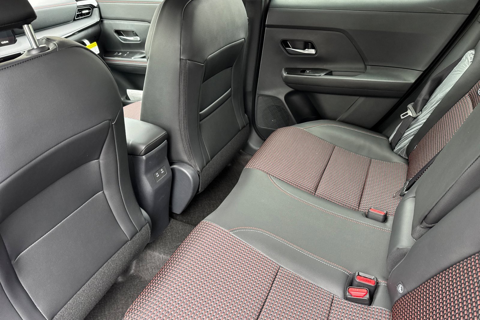 New 2026 Nissan Kicks SR w/ Cold Weather Package image 9