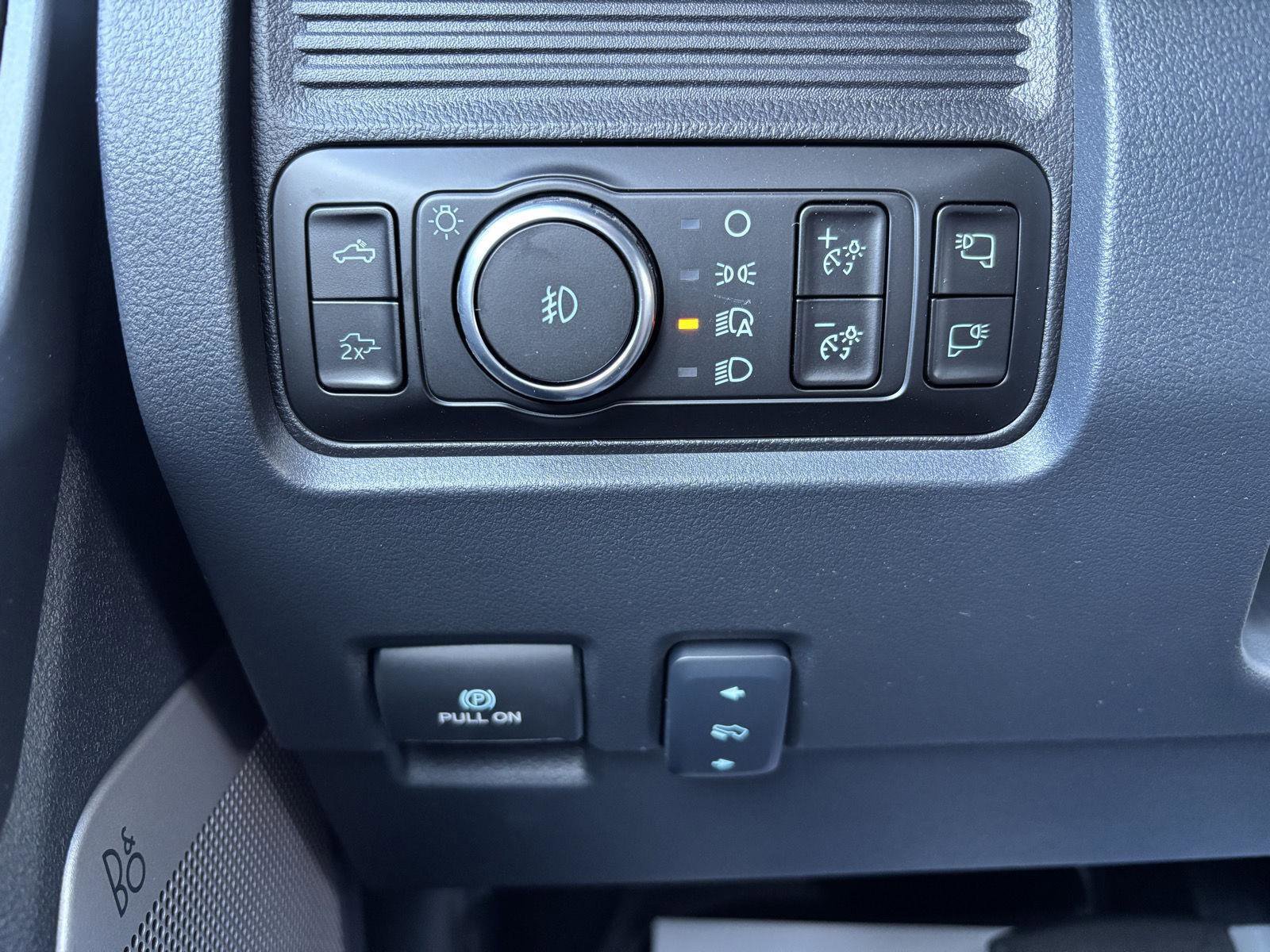New 2026 Ford F350 Lariat w/ Black Appearance Package image 43