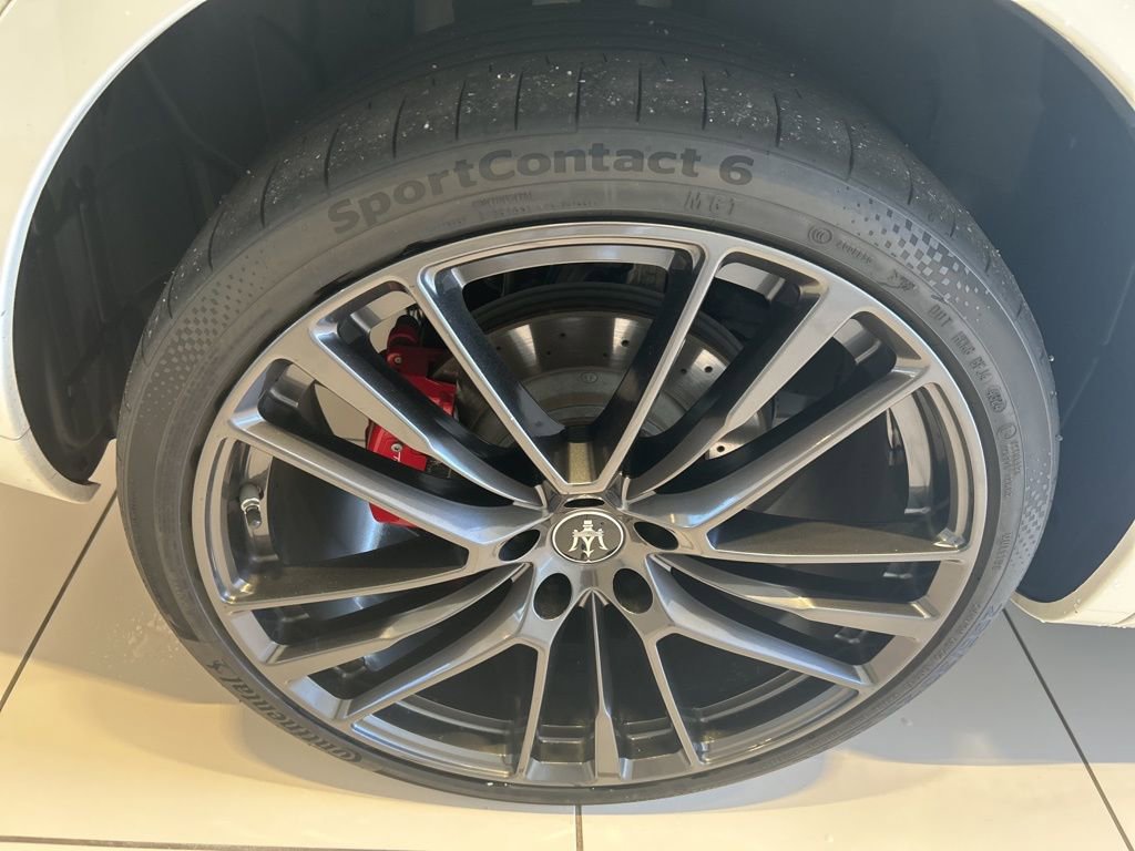 Used 2022 Maserati Levante Trofeo image 22