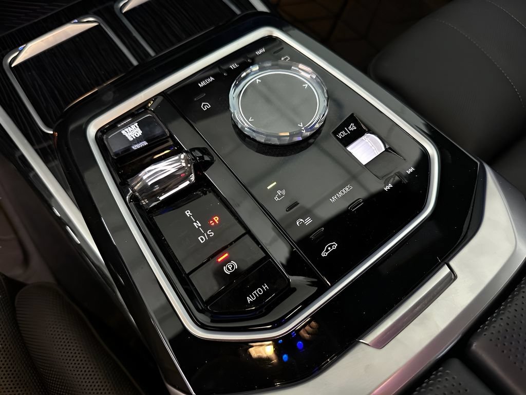Certified 2023 BMW 740i RWD image 20