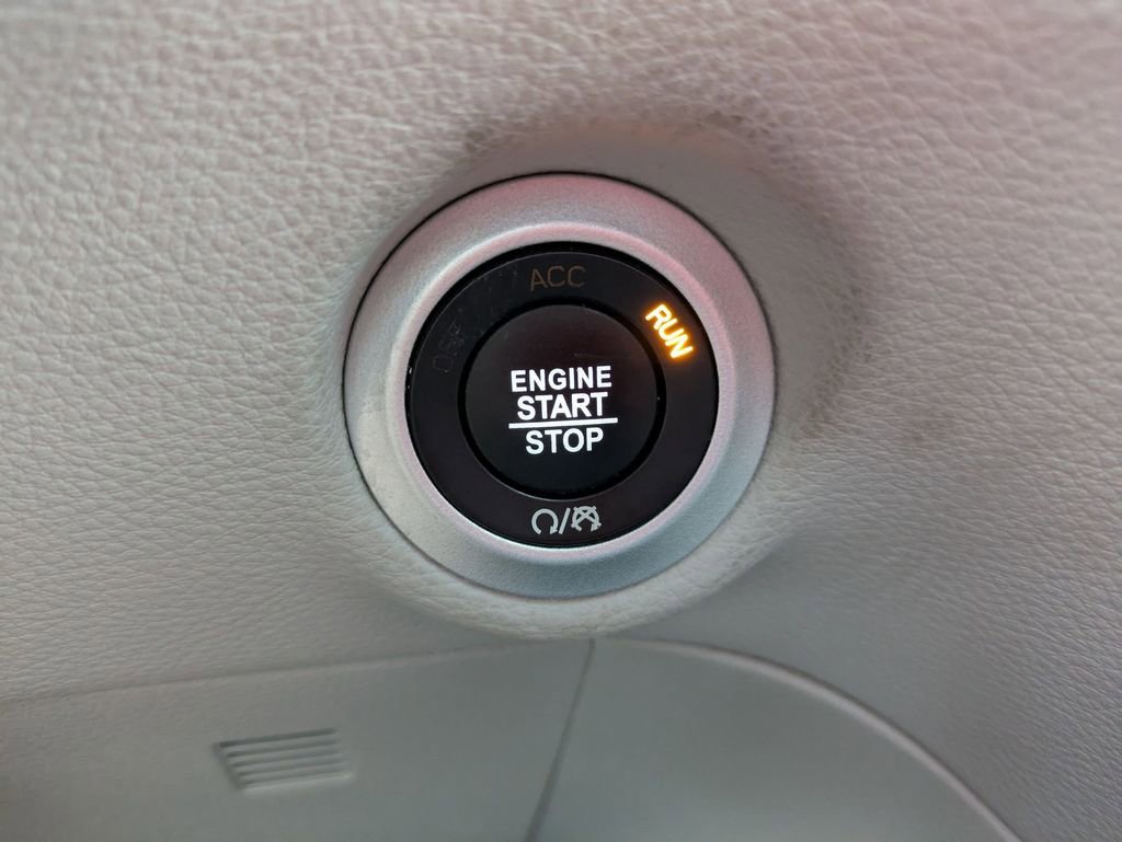 Used 2023 Chrysler Pacifica Limited image 16