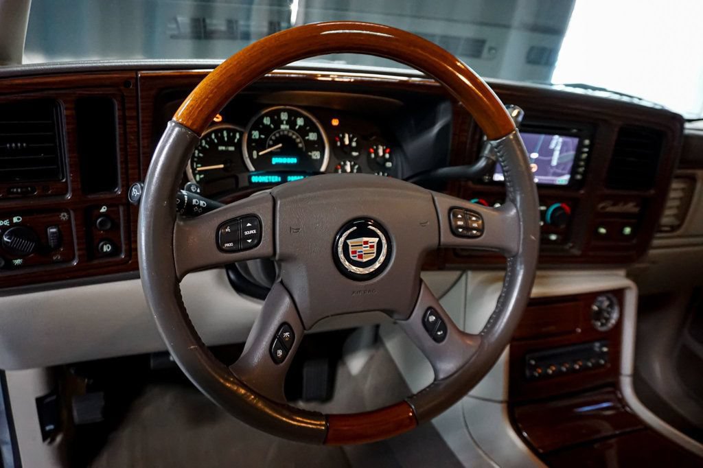 Used 2004 Cadillac Escalade EXT AWD/4WD image 46