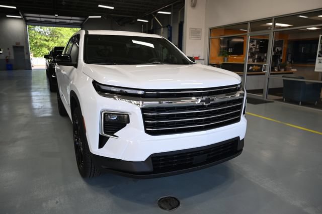 New 2026 Chevrolet Traverse LT w/ Driver Confidence Package FWD image 3