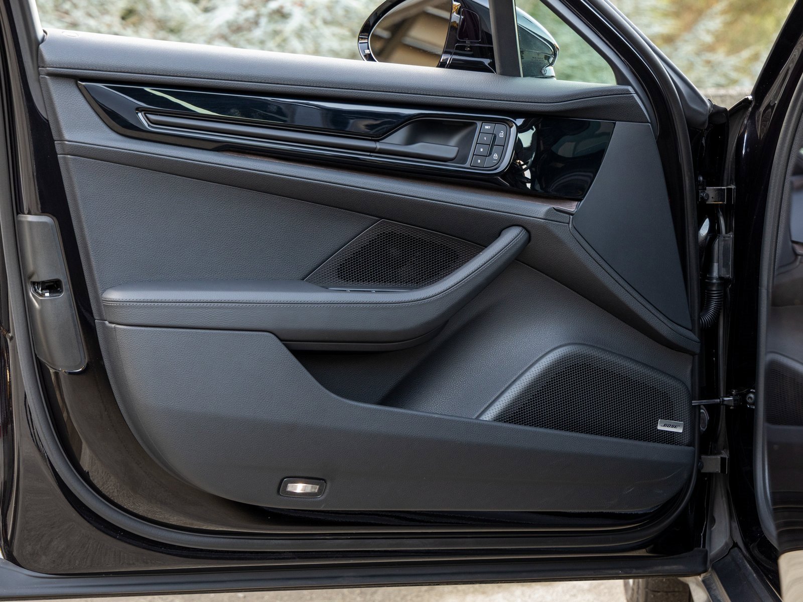 Used 2024 Porsche Panamera 4 image 21