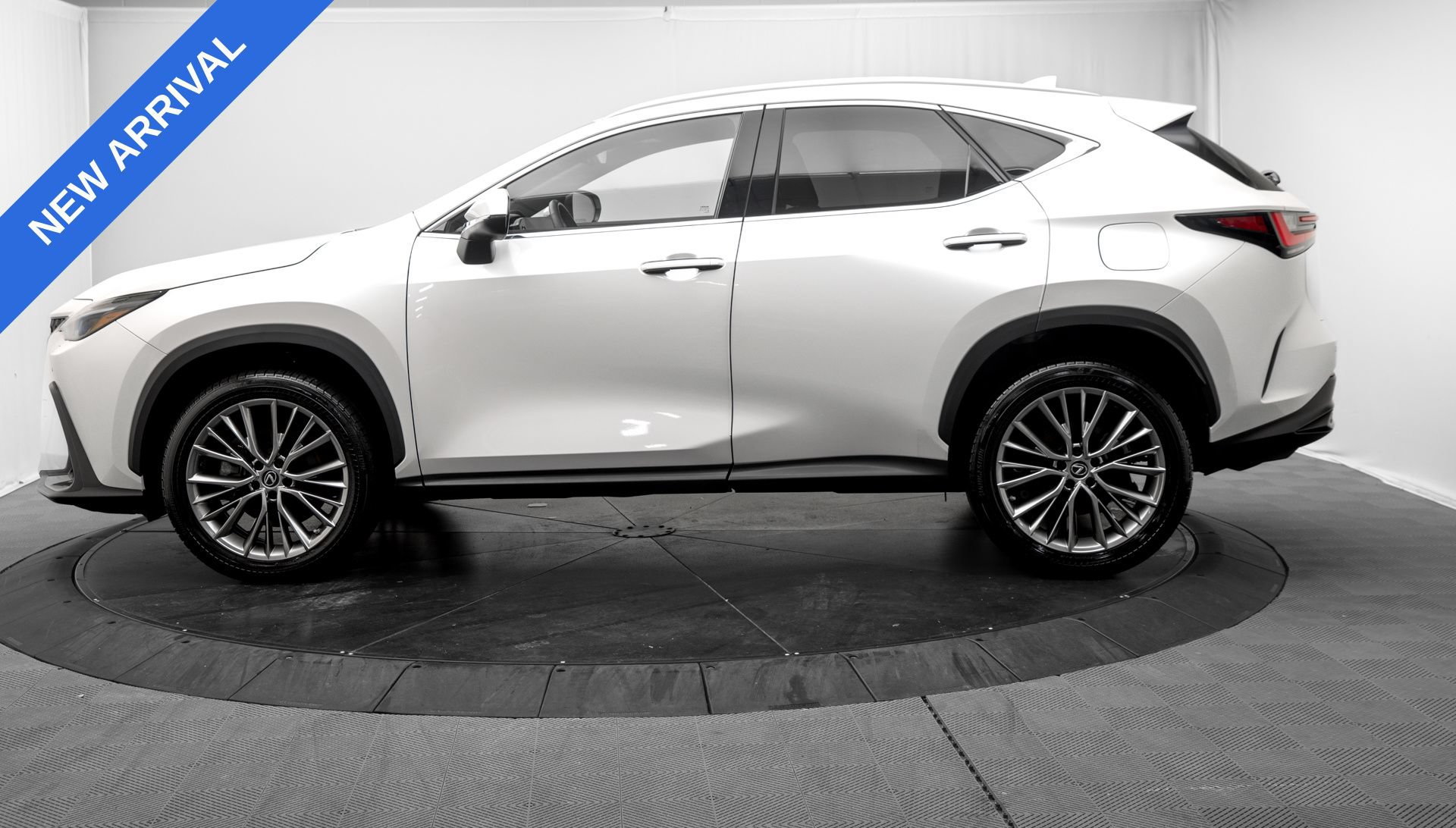 Used 2023 Lexus NX 350 AWD image 4
