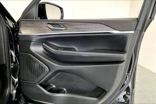 Used 2024 Jeep Grand Cherokee Limited w/ Luxury Tech Group II image 30