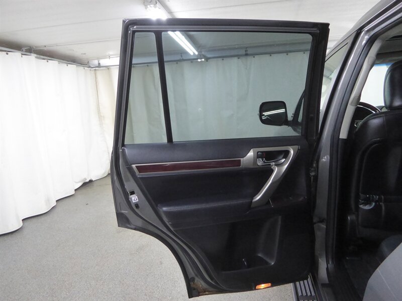 Used 2014 Lexus GX 460 image 30