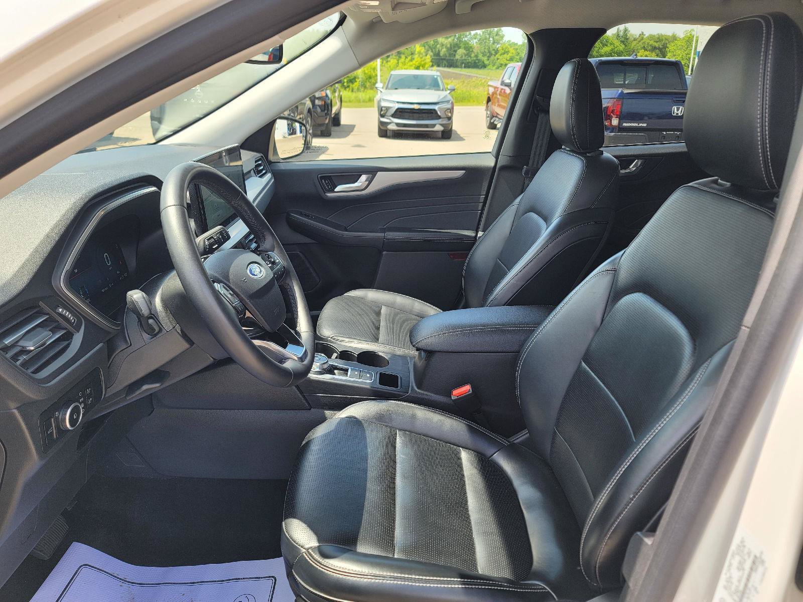 Used 2024 Ford Escape Platinum AWD/4WD image 21