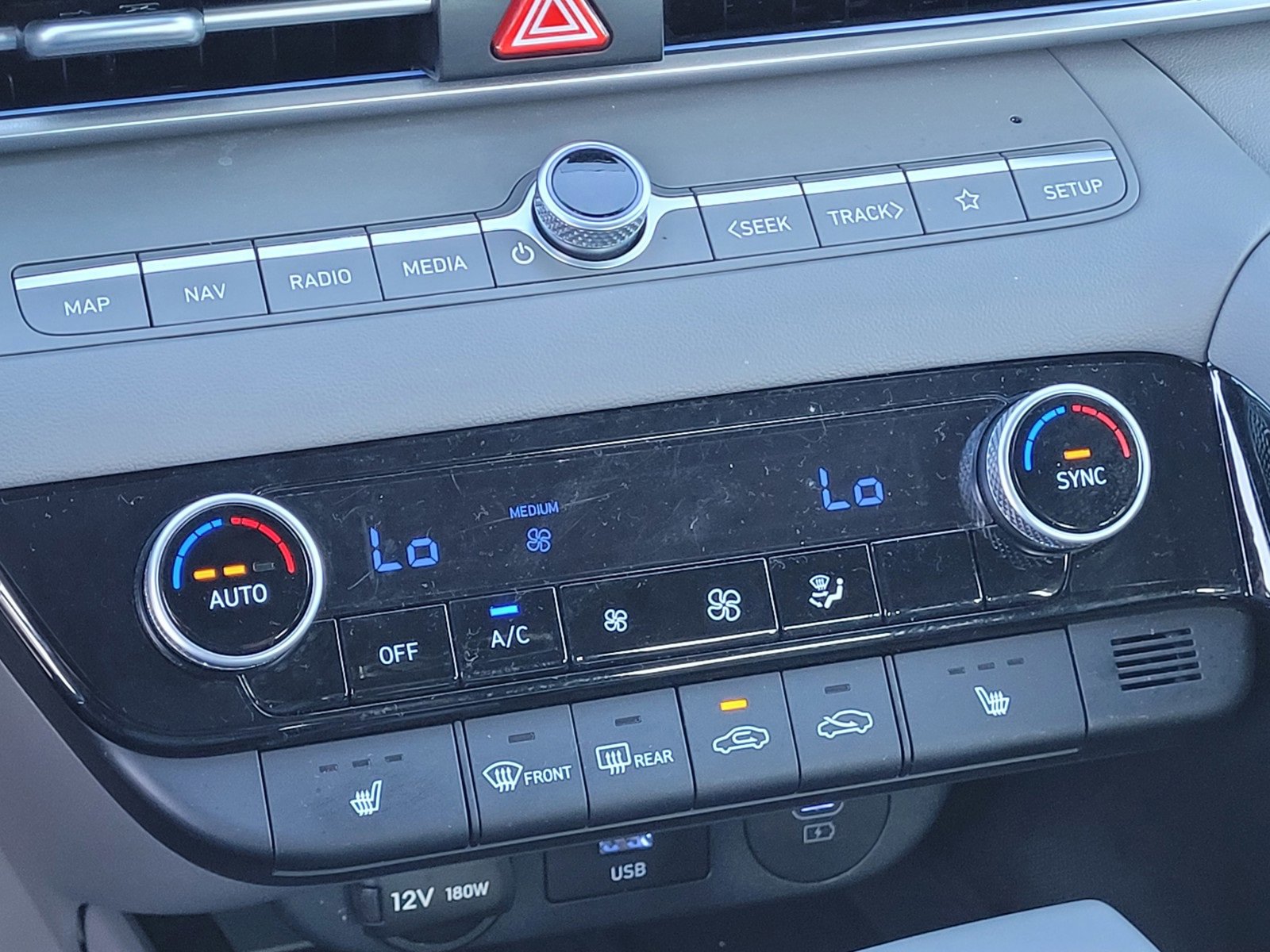 Certified 2025 Hyundai Elantra SEL image 25