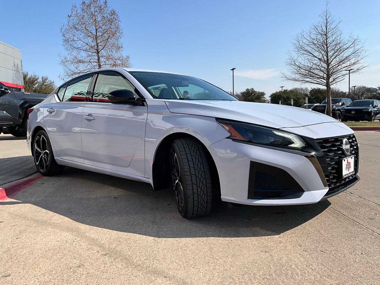 Used 2025 Nissan Altima 2.5 SR image 6