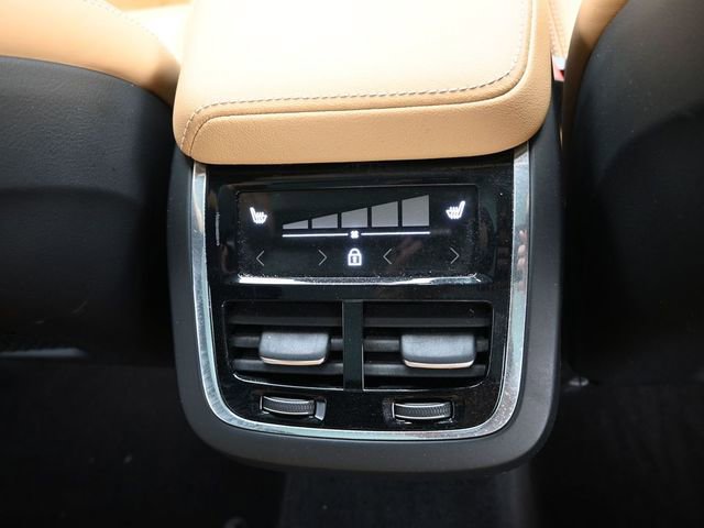 Used 2023 Volvo XC60 B5 Ultimate w/ Climate Package image 35