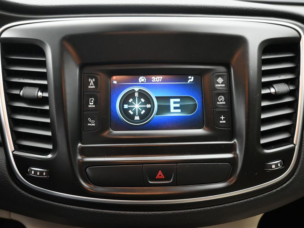 Used 2016 Chrysler 200 Limited image 13