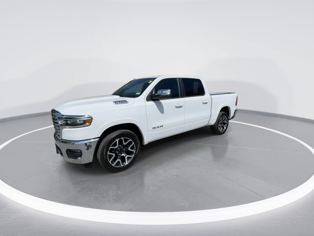 Used 2025 RAM 1500 Laramie AWD/4WD image 8