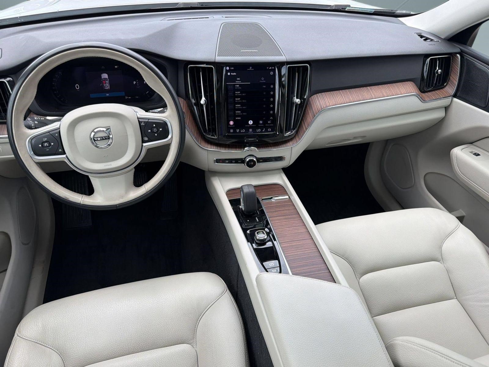 Certified 2022 Volvo XC60 B5 Momentum w/ Climate Package AWD/4WD image 14