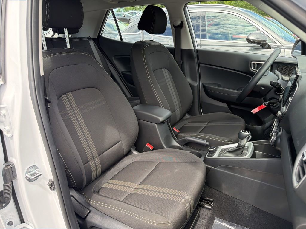 Certified 2023 Hyundai Venue SEL w/ Cargo Package FWD image 9
