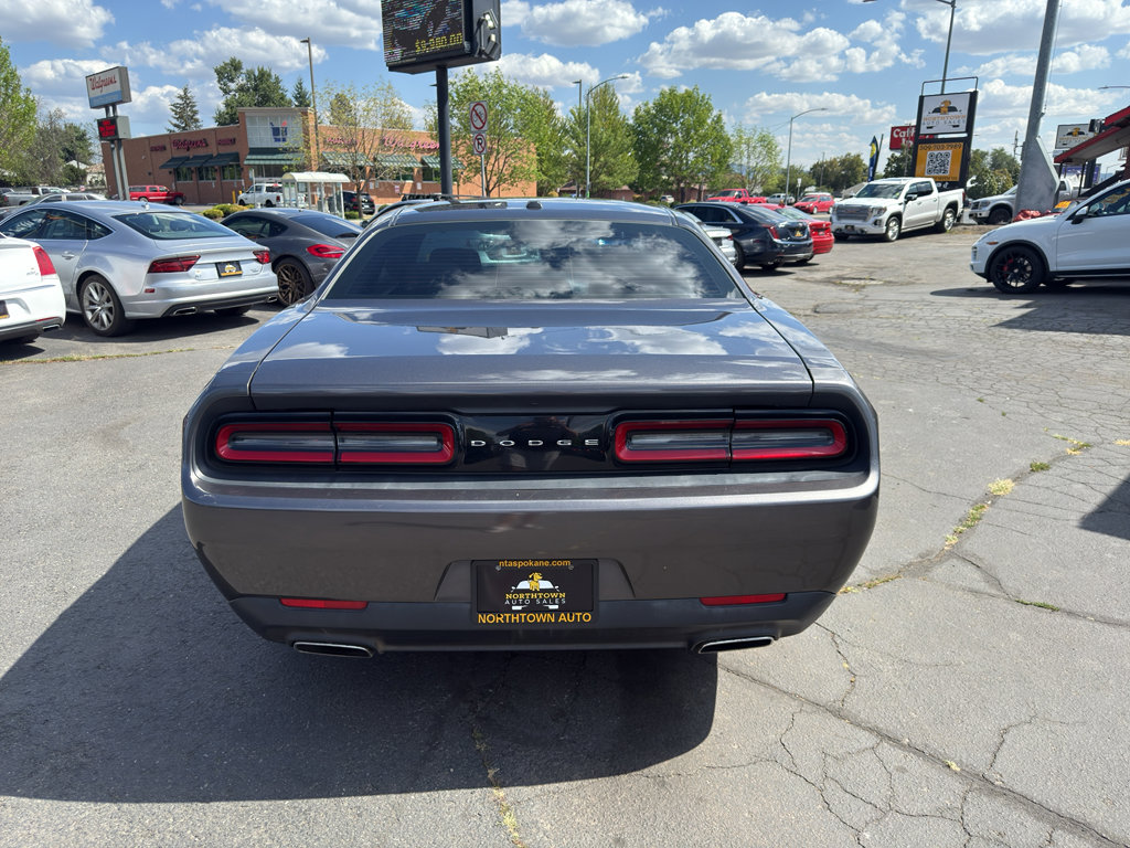 Used 2015 Dodge Challenger SXT image 4