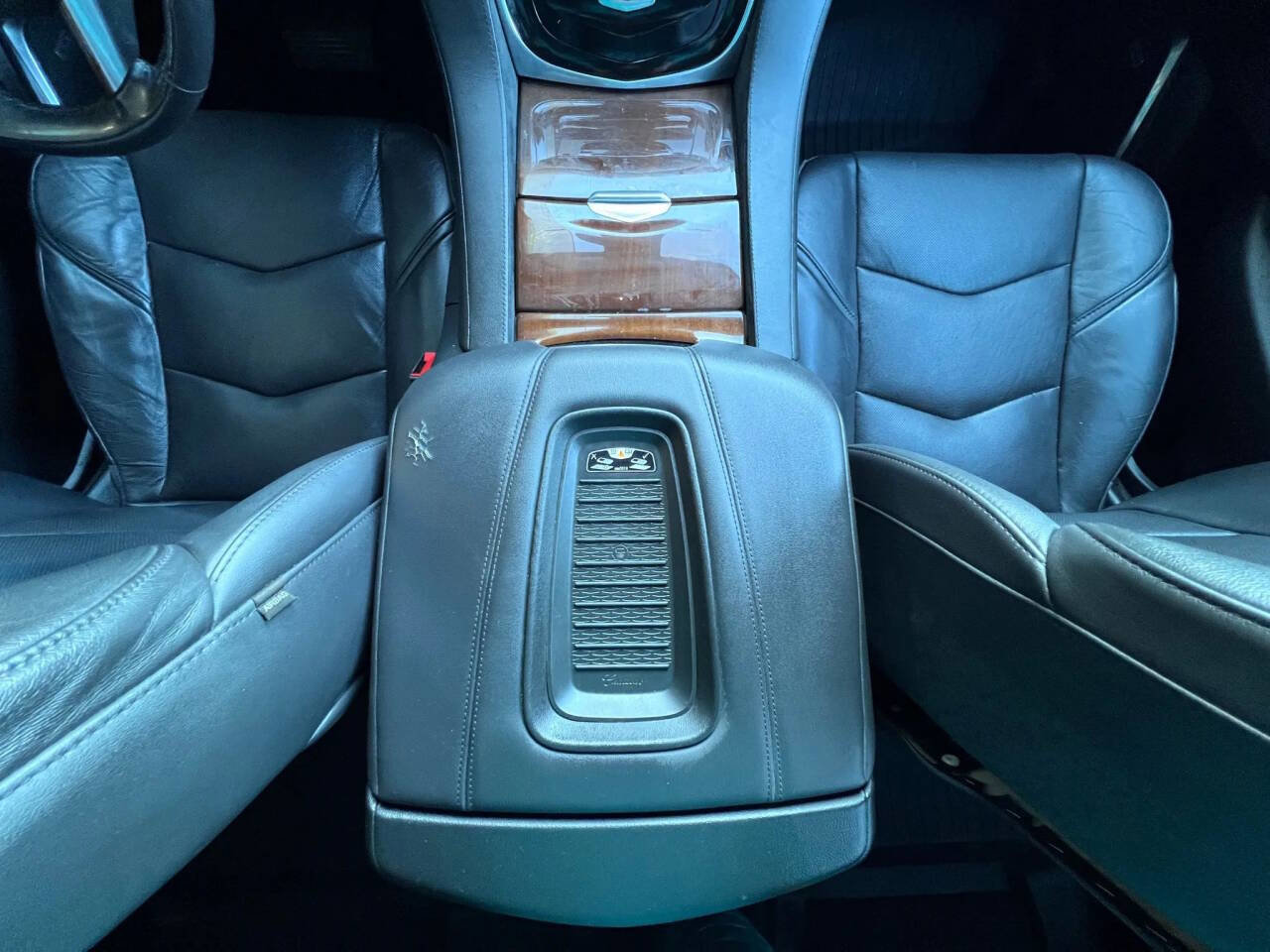 Used 2020 Cadillac Escalade Luxury image 24