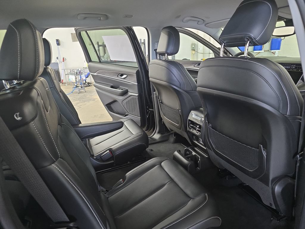 Used 2023 Jeep Grand Cherokee L Limited AWD/4WD image 11