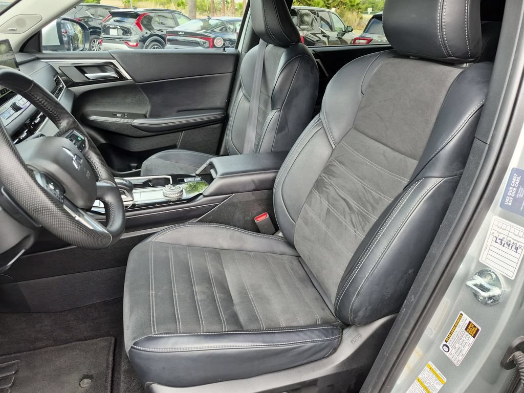 Used 2025 Mitsubishi Outlander SE AWD/4WD image 25
