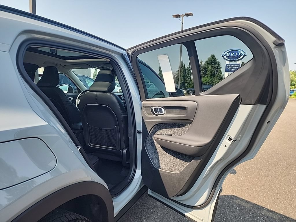 New 2026 Volvo XC40 B5 Plus w/ Protection Package Premier AWD/4WD image 17