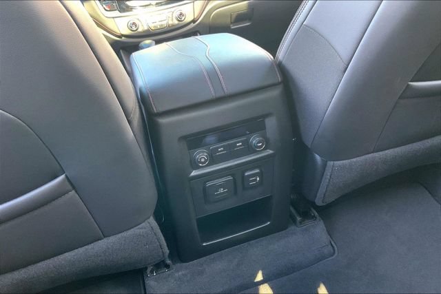 Used 2023 Chevrolet Traverse RS AWD/4WD image 36