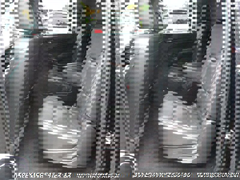 Used 2018 Chevrolet Suburban Premier image 12