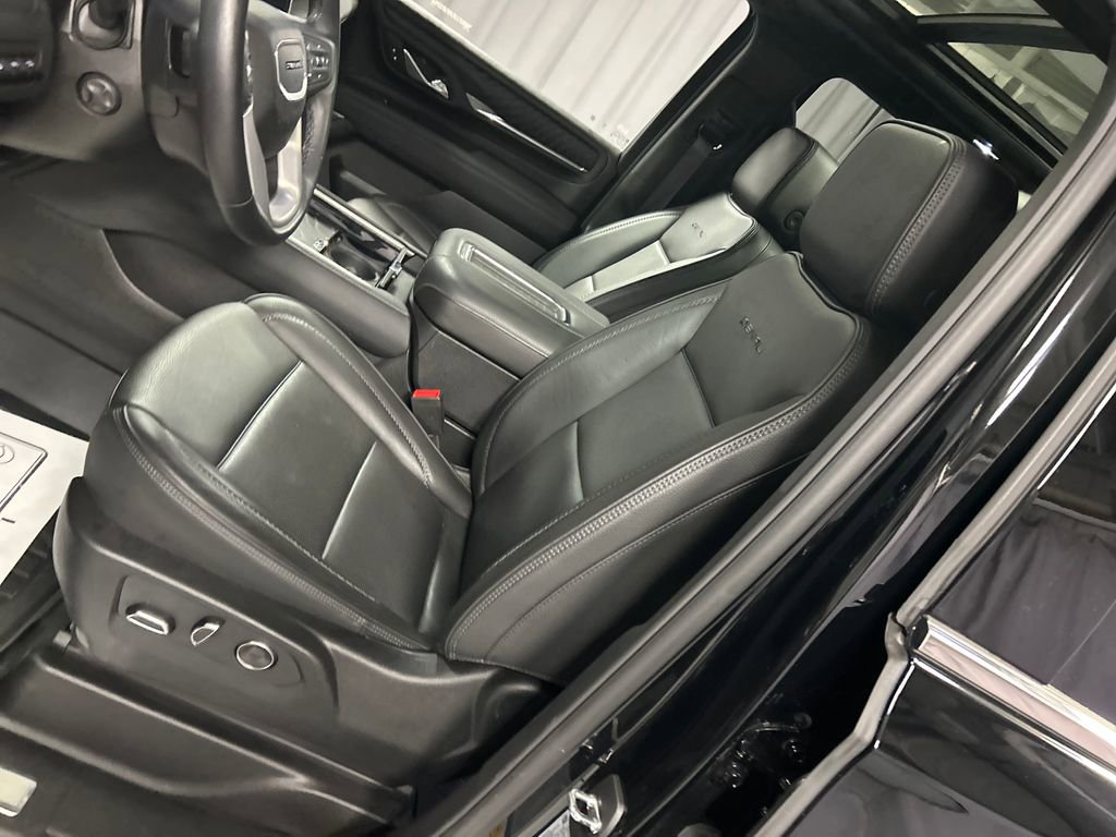 Used 2024 GMC Yukon XL Denali image 12