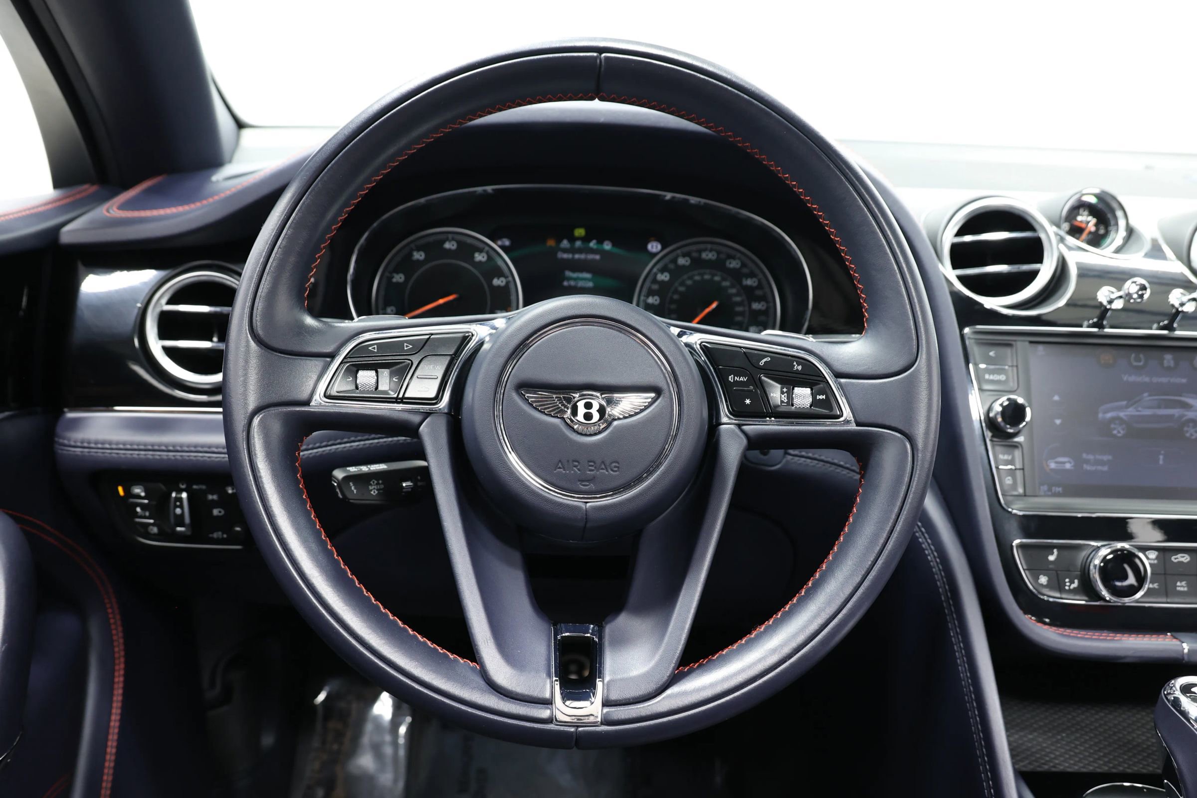 Used 2019 Bentley Bentayga AWD/4WD image 25