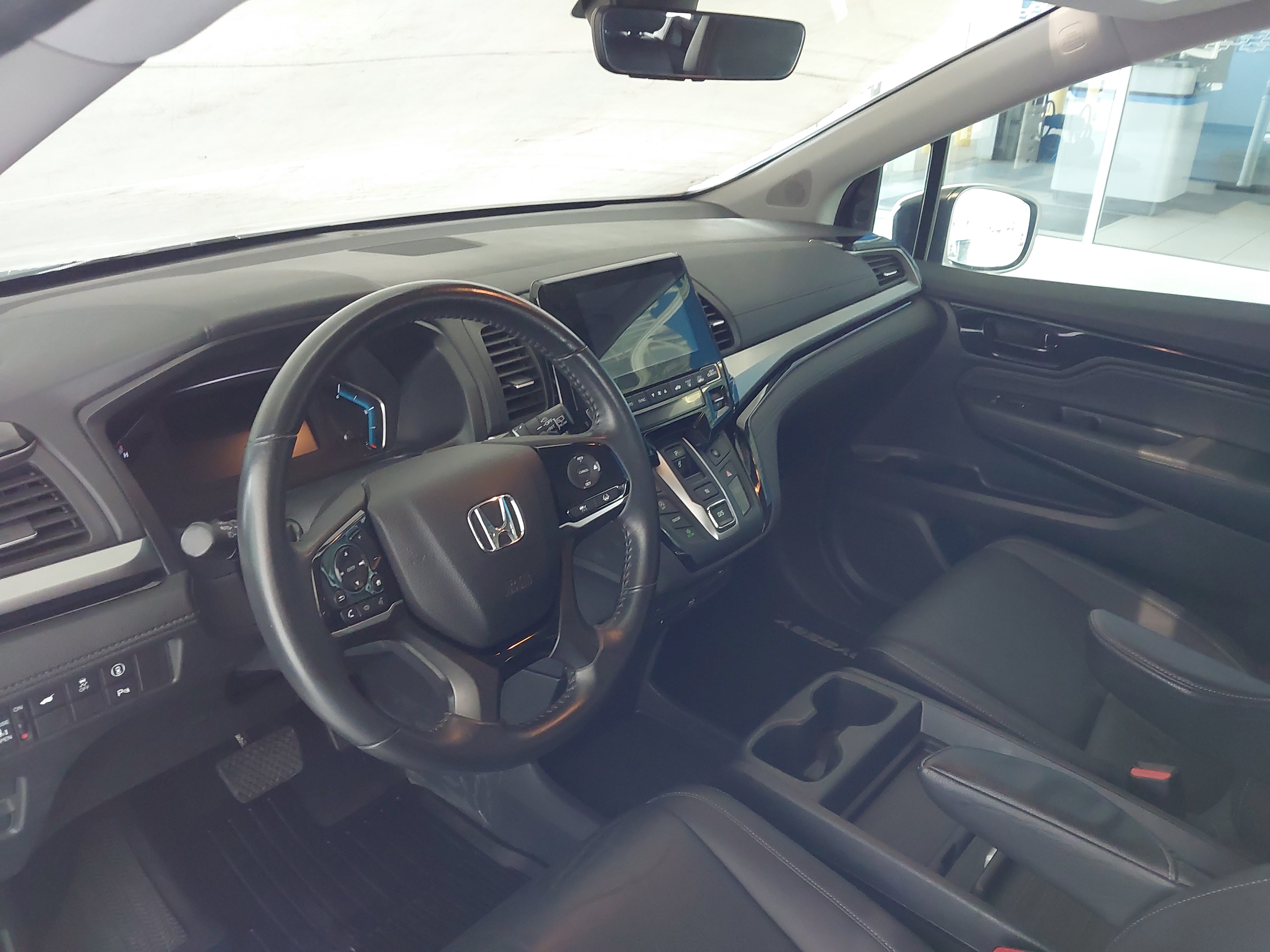 Used 2023 Honda Odyssey Touring image 2