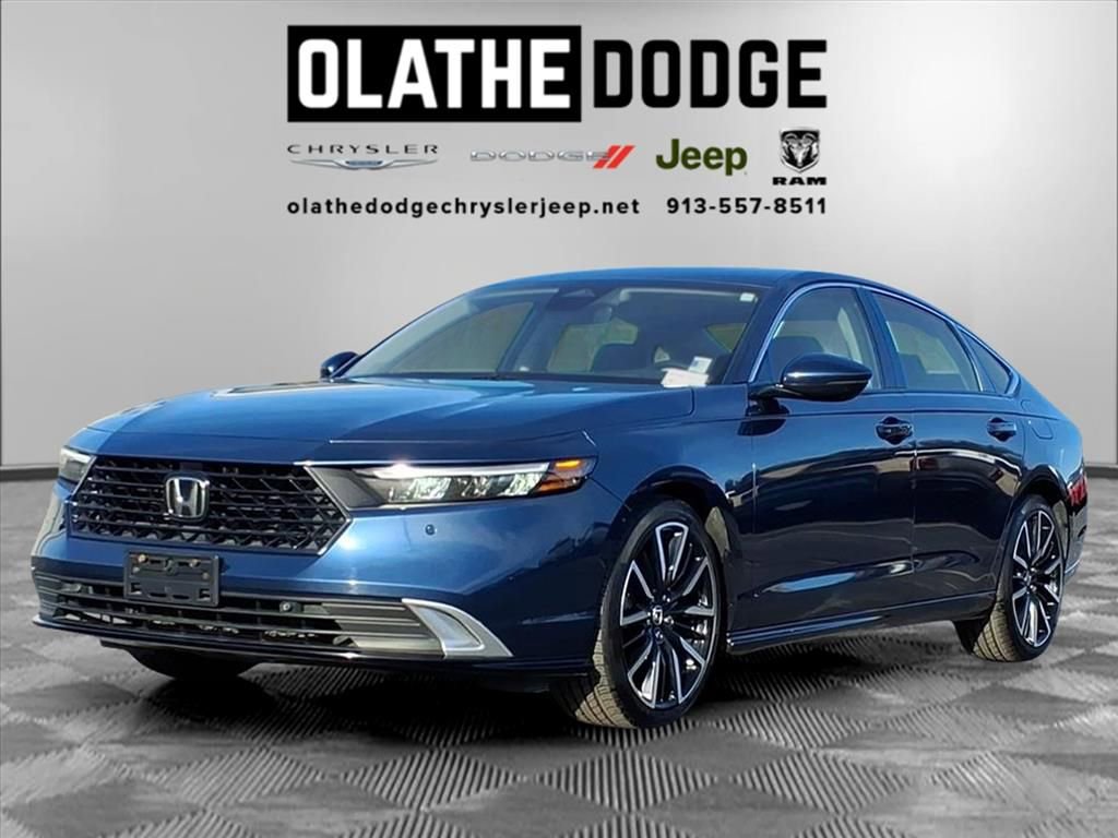Used 2023 Honda Accord Touring image 1