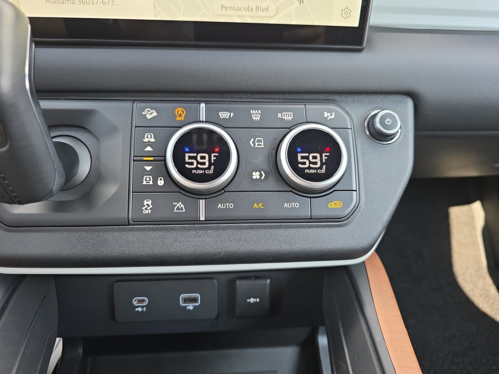 Used 2024 Land Rover Defender 130 X-Dynamic SE AWD/4WD image 25