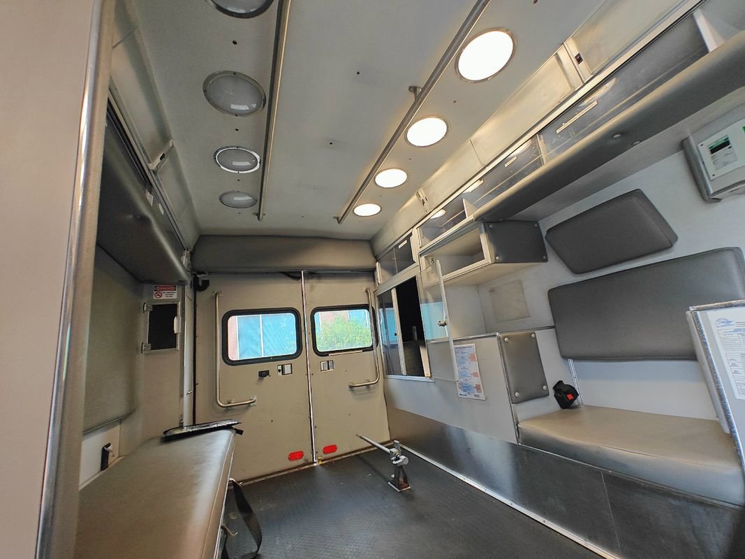 Used 2012 Ford E-450 and Econoline 450 Super Duty w/ Ambulance Prep Pkg image 14