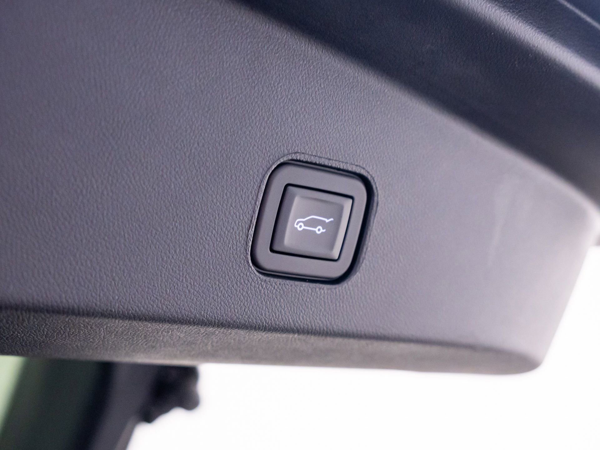 Used 2025 Cadillac Lyriq Luxury w/ LPO, Floor Liner Package AWD/4WD image 36